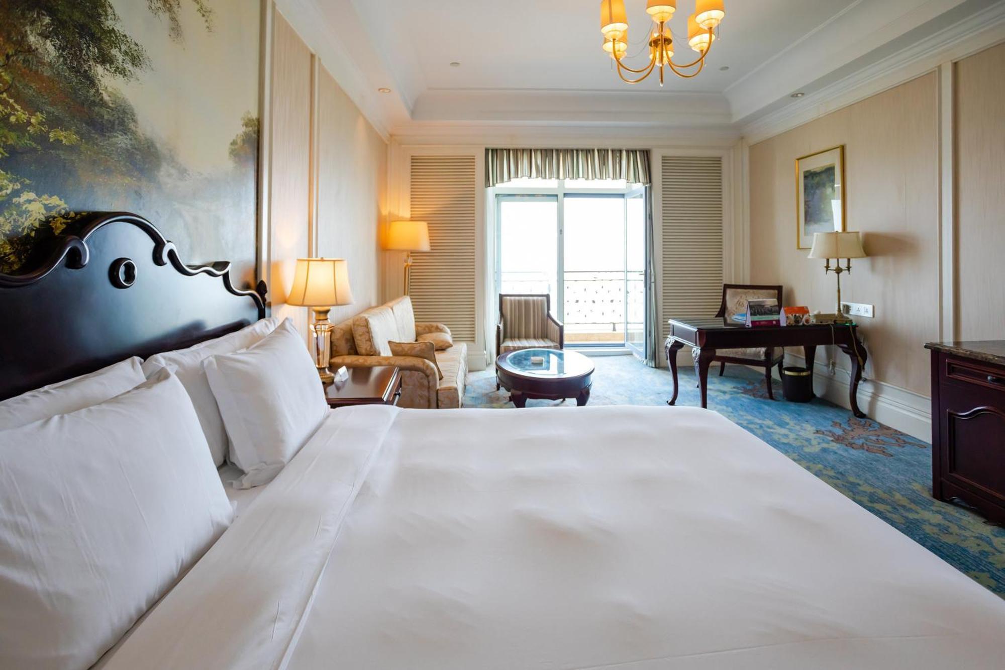Crowne Plaza Ocean Spring Resort By Ihg Jimo Buitenkant foto