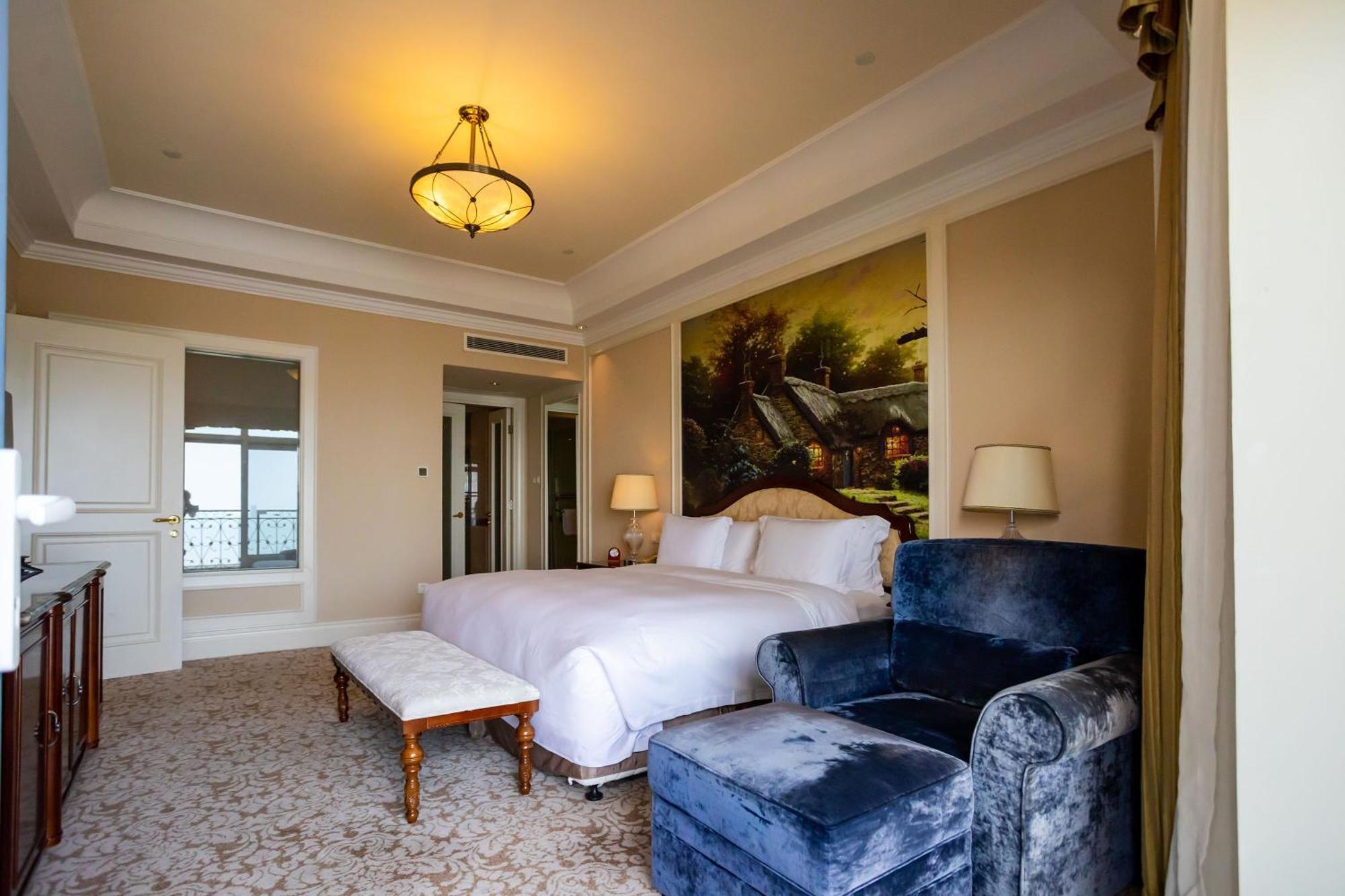Crowne Plaza Ocean Spring Resort By Ihg Jimo Buitenkant foto
