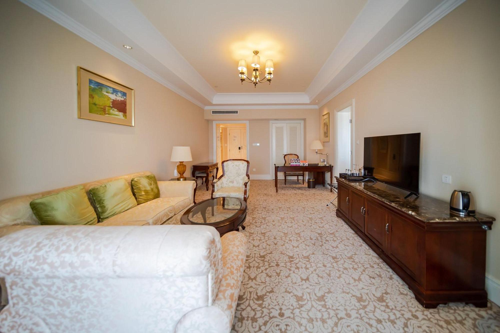 Crowne Plaza Ocean Spring Resort By Ihg Jimo Buitenkant foto