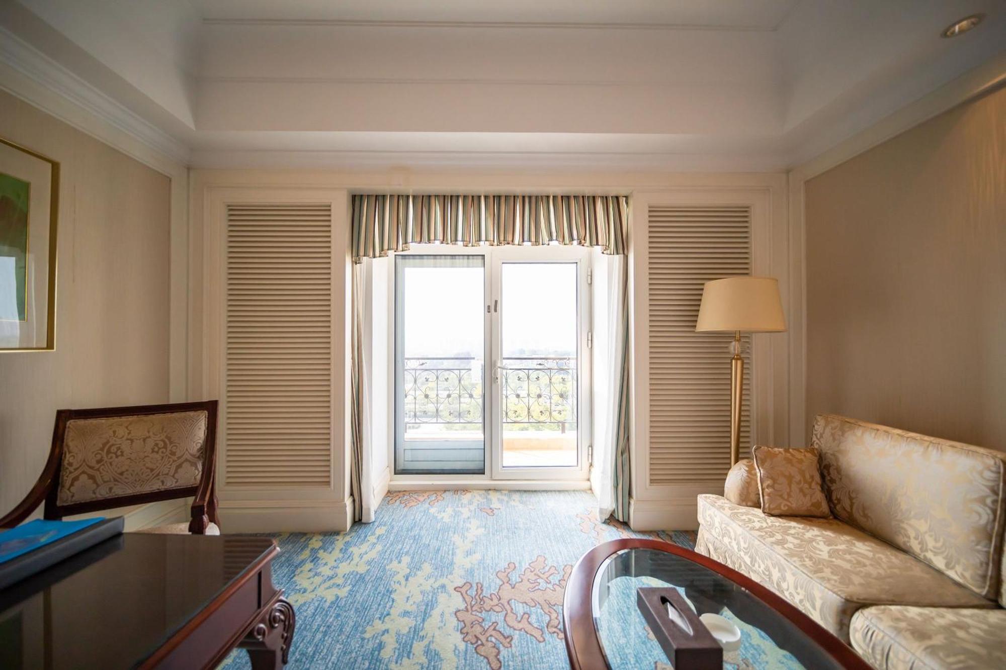 Crowne Plaza Ocean Spring Resort By Ihg Jimo Buitenkant foto