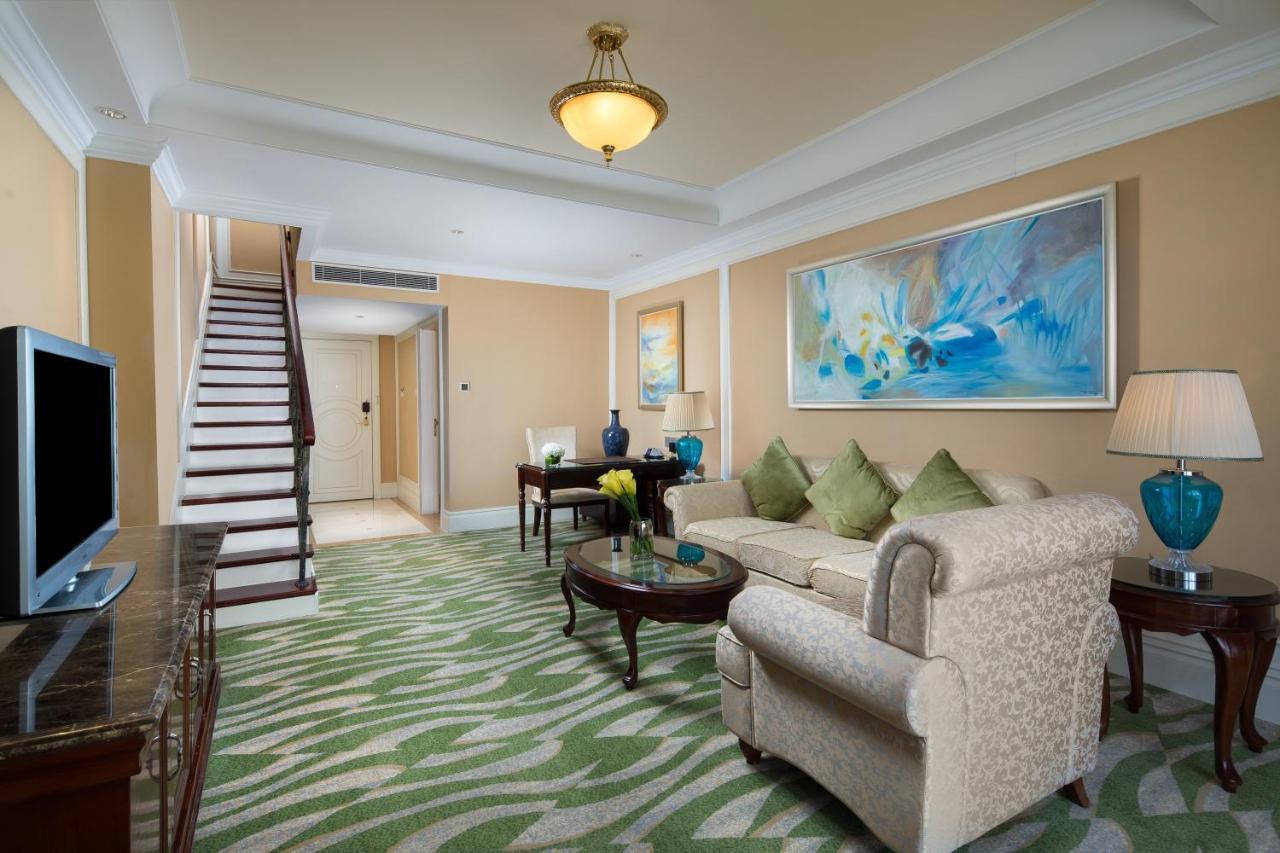 Crowne Plaza Ocean Spring Resort By Ihg Jimo Buitenkant foto